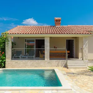  Ferienhaus Goldi - Voj512 By Interhome